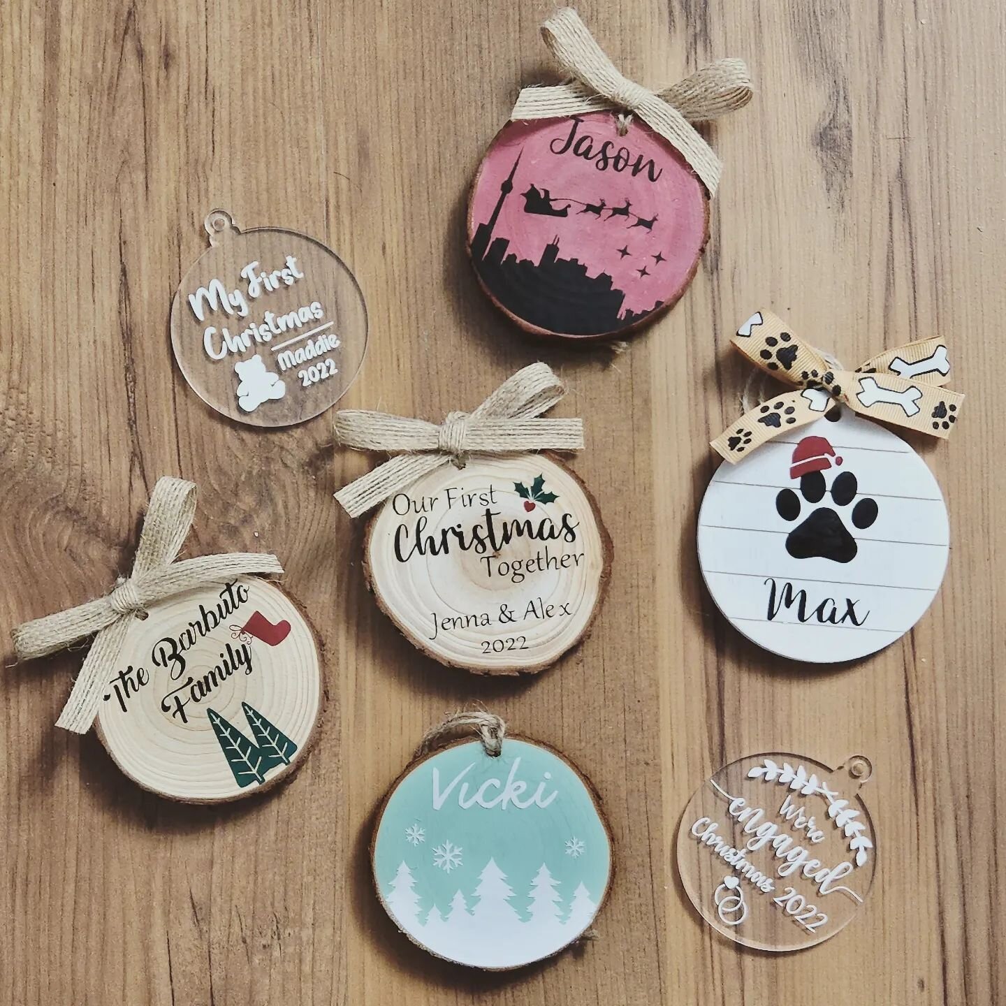 They're here, DM to place your custom orders today! 🎄 3 day turn time for pick-ups/meet-ups and 7 to 10 days if shipping is required
.
Personalizable text with bow:
Acrylic - $14
Wood - $16
Wood Painted- $18
4 of your choice - $50
.
Each design avai
