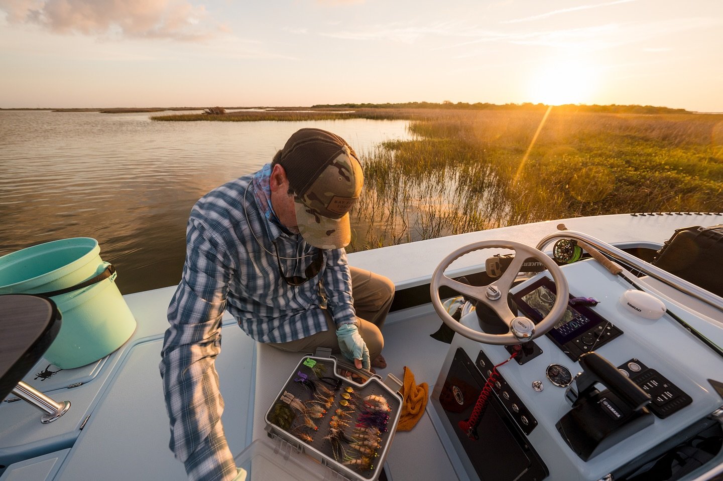 Pull up to your favorite stretch of shoreline and open up that fly box full of proven Redfish flies that you can count on! #nothingbutthebest 
.
#sightcast #sightcastfishing #sightcastflies #redfishfly #redfishflies #fliesforsale #saltwaterfly #saltw