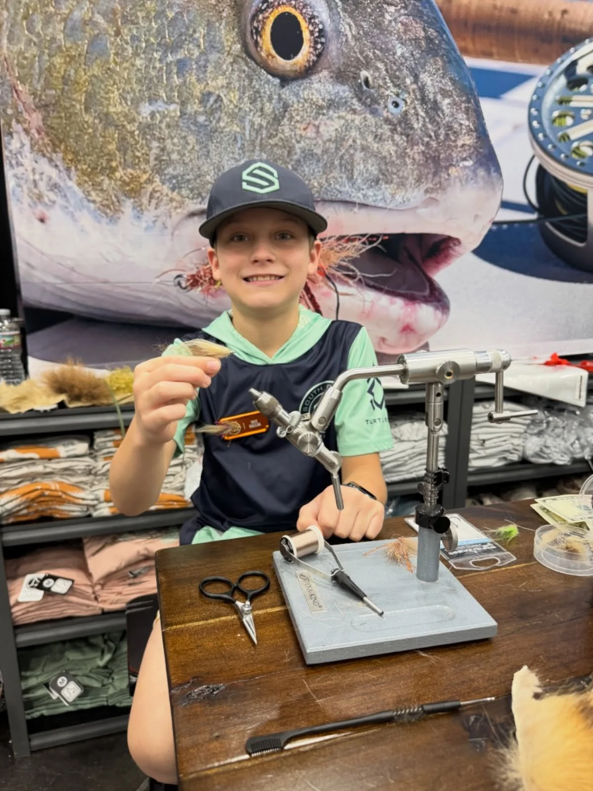 Teaching the next generation of fly tyers with the awesome materials from @theflyhairco. 

This is how the sport grows.
One vise. One fly. One kid at a time.

@houston_fishing_show 

#theflyhairco #sightcast #flytying #flytyingmaterials