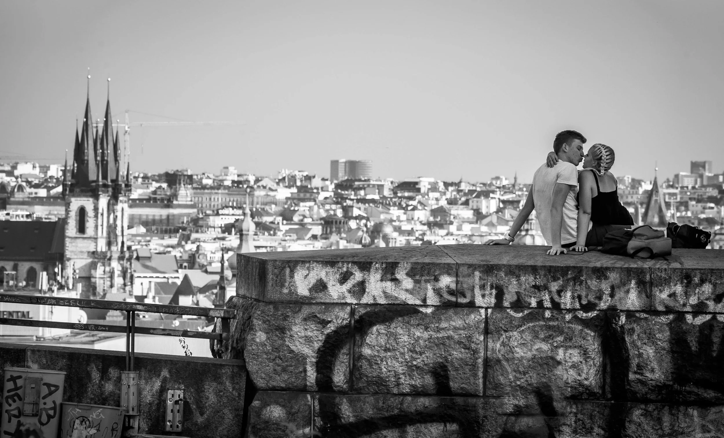 Travel Kissing in Prague (1 of 1).jpg