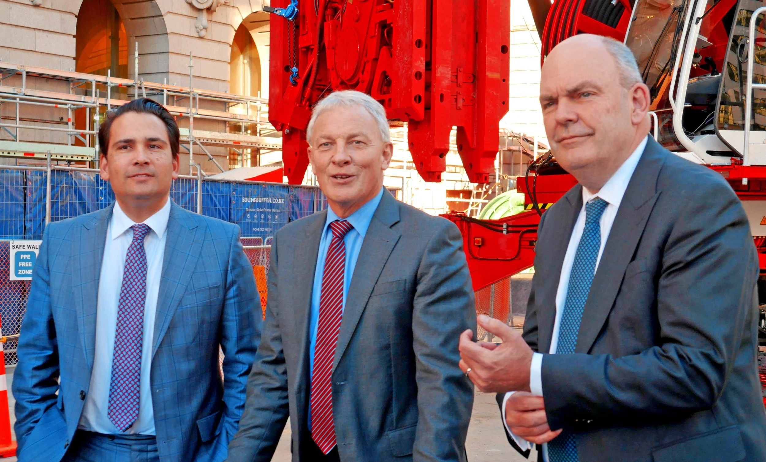 The then Finance and Transport Ministers and Auckland Mayor Phil Goff signed agreements to establish City Rail Link Limited to assume responsibility for delivering the CRL from 1 July 2017