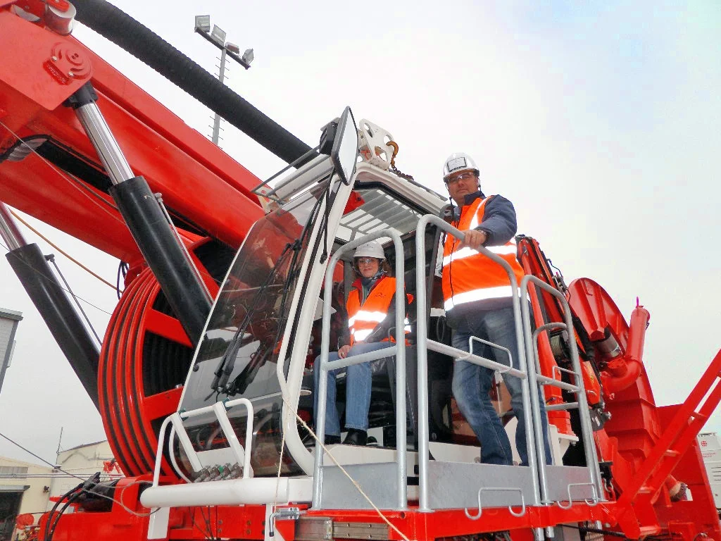 Sandrine is a 90-tonne compact hydrofraise piling rig that was used to dig the 15- to 20-metre-deep diaphragm wall (D-wall) panels that form the structural support for the CRL tunnels at Britomart Station.