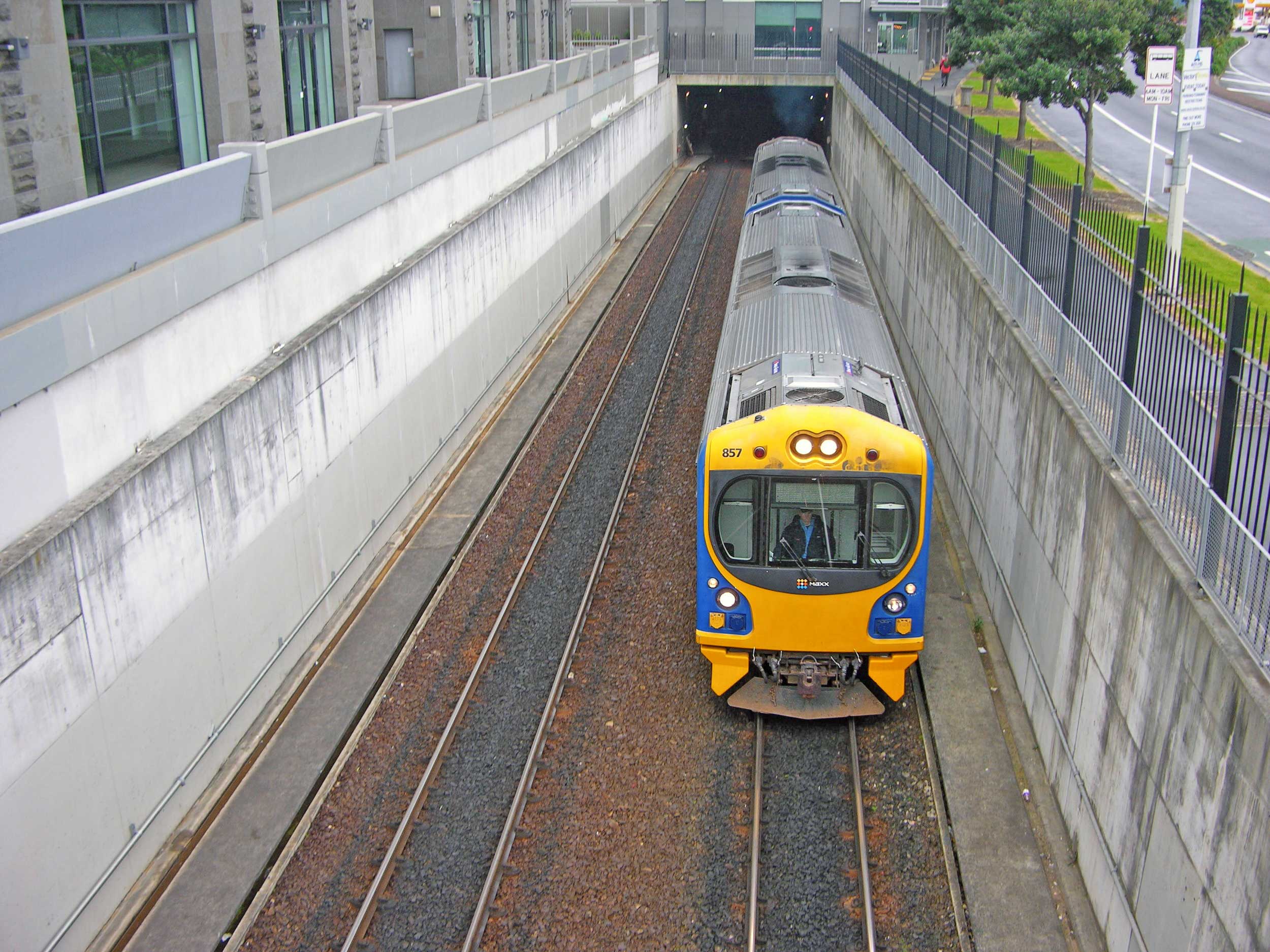  Before electrification: A diesel train leaves the Britomart tunnel 