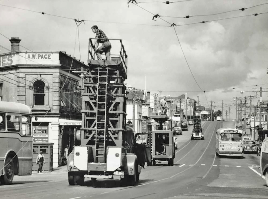   KINGSLAND: The overhead tram wires being removed and replaced by buses (Photo: Sir George Grey Special Collections, Auckland Libraries, 255A-55)  