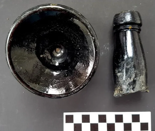 BLACK: This is the base and top/neck of an olive green black beer bottle from around the mid to late 1800s