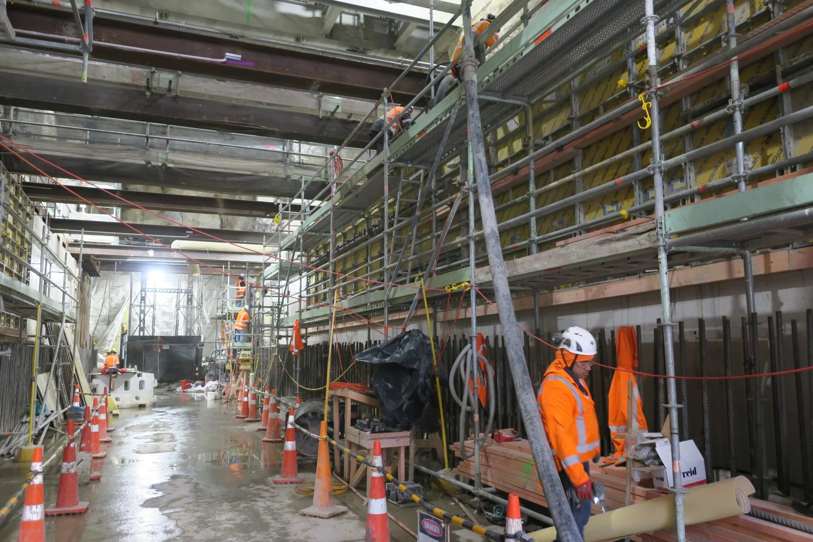 Northern tunnel. The base slabs are complete. Infill construction continues. Eastern secant piles are not broken out so the tunnel connects to back of the house area.