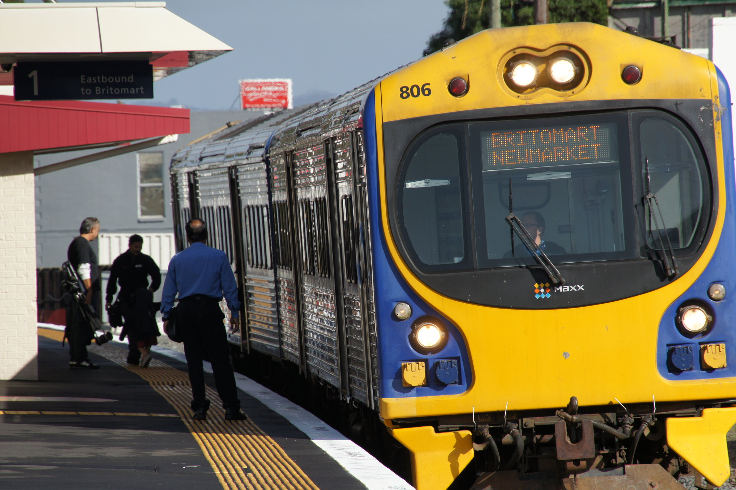 Old+Auckland+train+at+Morningside+station.jpeg