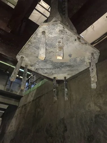 One of the existing columns suspended beneath one of the underpinning frames. These frames support the building during construction of the tunnels and will be removed during the reinstatement of the CPO building.