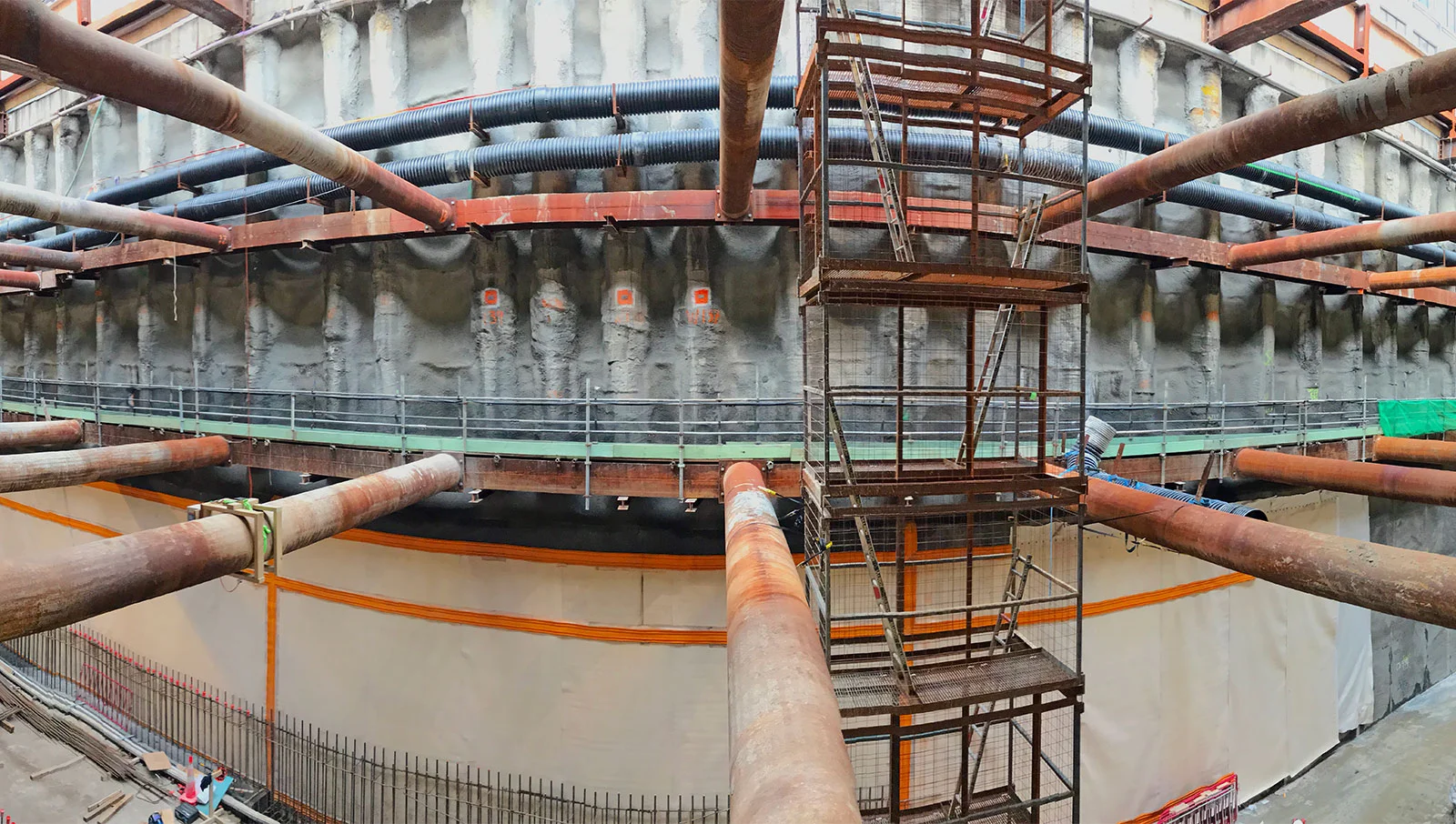 Last steel strut removed from the Albert Street trench