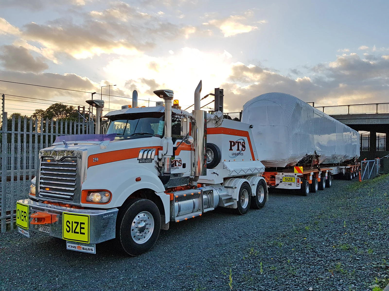First new electric train arrives in Auckland