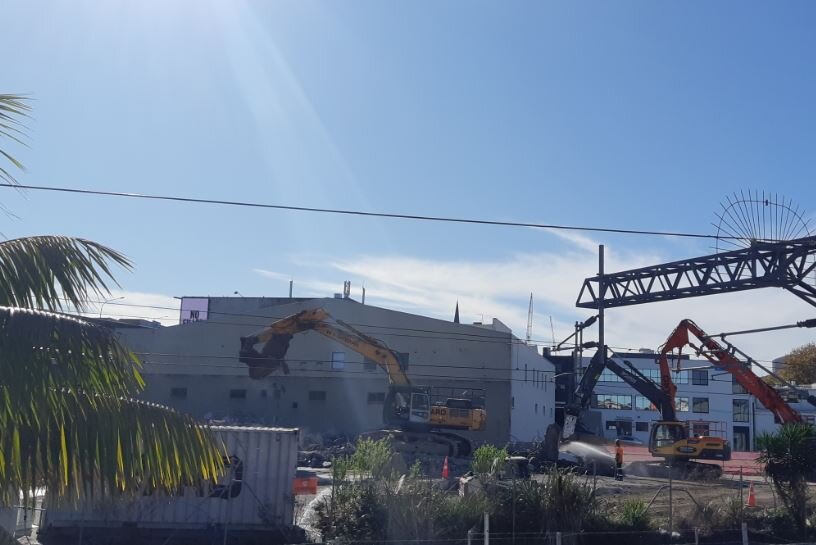 Demolition continues at 28 Mt Eden Road (former Pressprint building). Once complete, this site will be used to perform works on the rail corridor. 