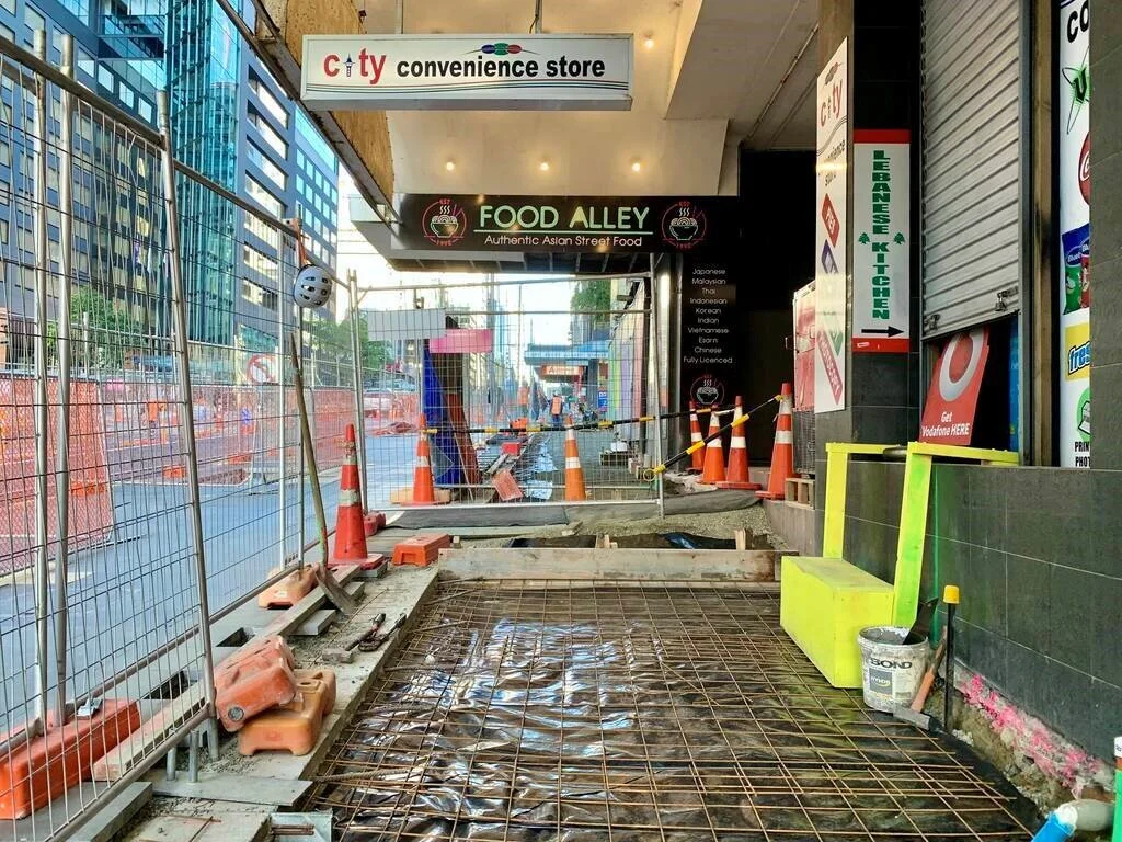  Sprucing up the Lower Albert St area around the Stamford Plaza as part of giving Lower&nbsp;Albert St a new look. 