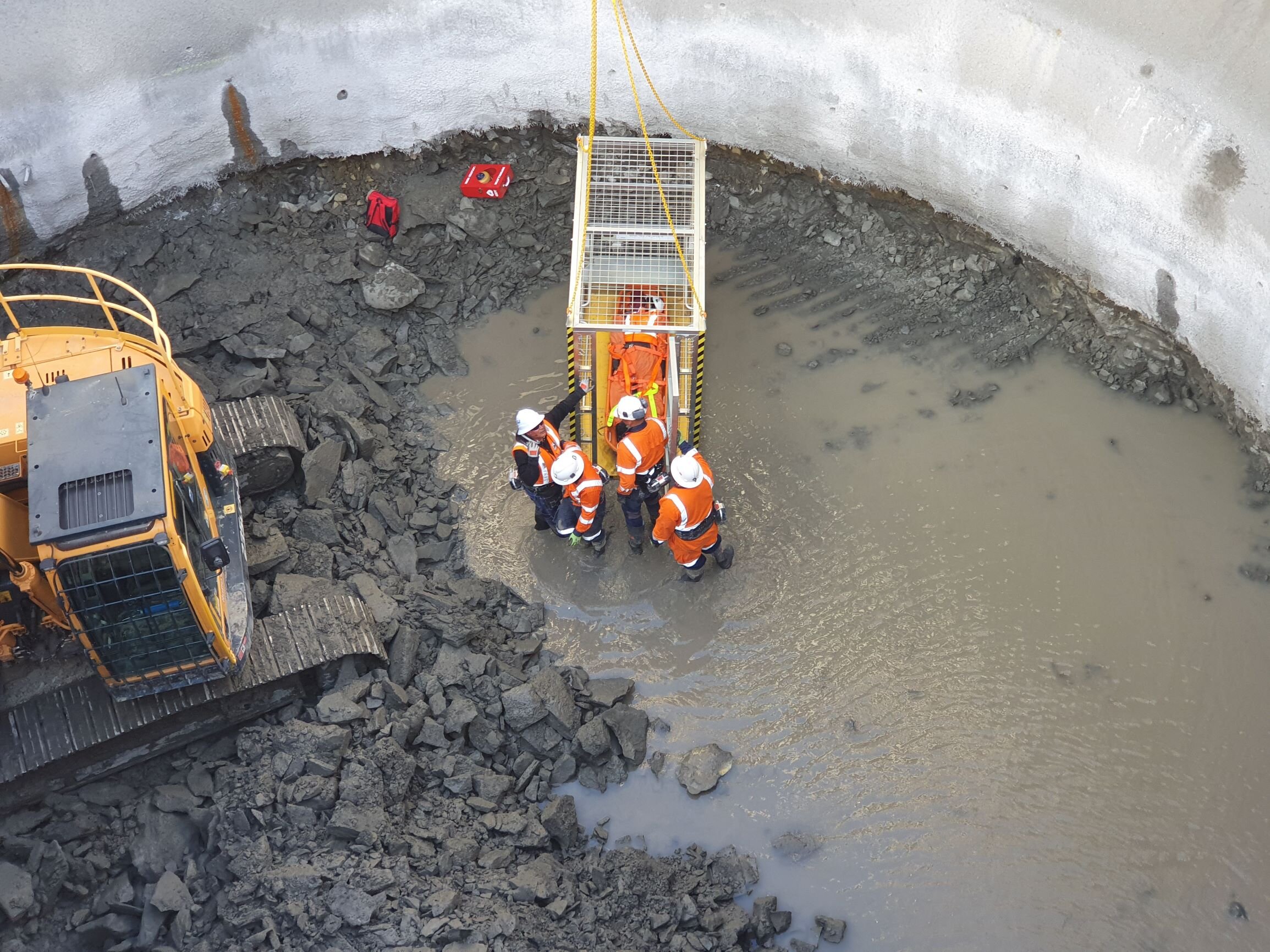Safety is paramount on the #Link Alliance #crl #cityraillink construction sites. Those working on the Karangahape Station recently held a site-wide evacuation drill, which included getting a worker-sized dummy above ground from the temporary a