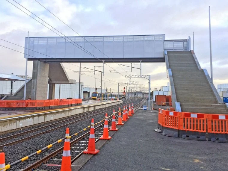 Ōtāhuhu footbridge installation