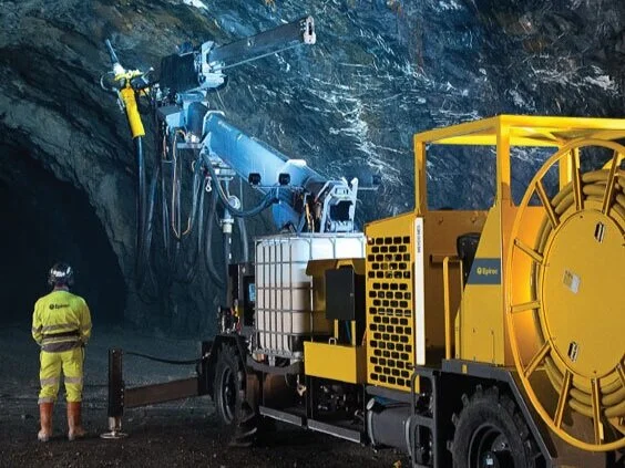 This photo is indicative of what a shotcrete rig looks like only.