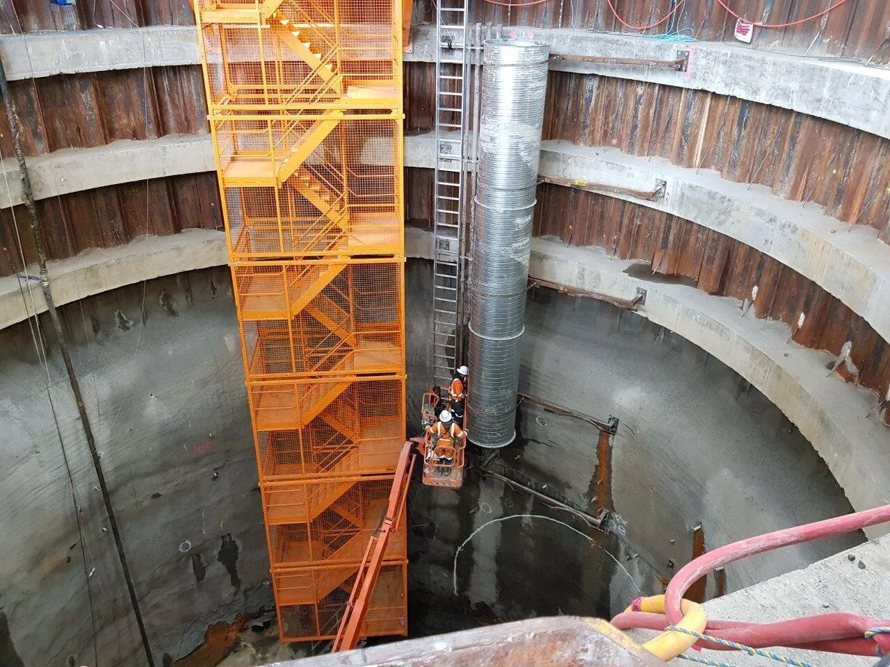  Gantry crane at Mercury Lane’s temporary access shaft 