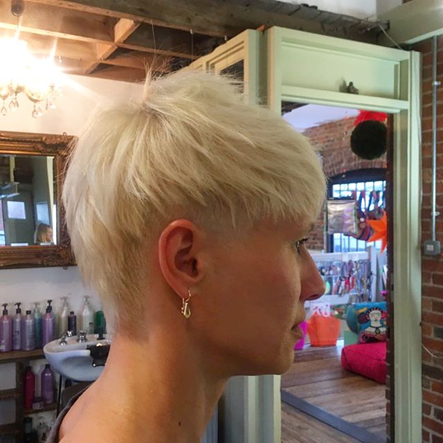 Loving this cut and colour 😍
#modernsalon #hairbrained #btcpics #behindthechair #hair #beautifulhair #fashion #fashionblogger #art #style #styles #styleblogger #cute #trends #hairoftheday #hairofinstagram #instahair #photooftheday #inspiration #inst