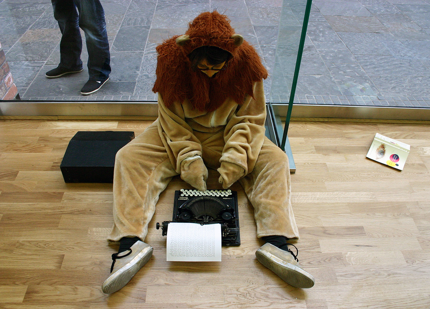 lion_typing_down_2010_1500px.jpg