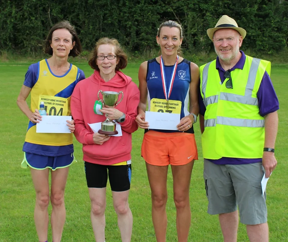 Catherine Roberts, Louise Smith and Lisa Corry with Race Director Kenneth Bacon