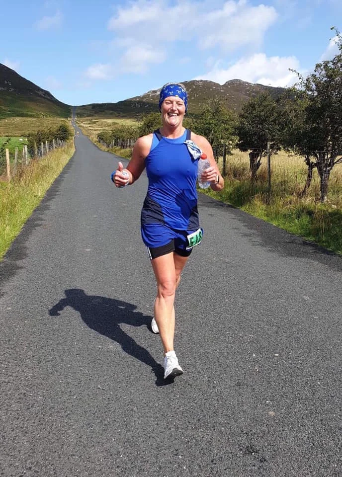 Helena Dornan descends the Mamore Gap