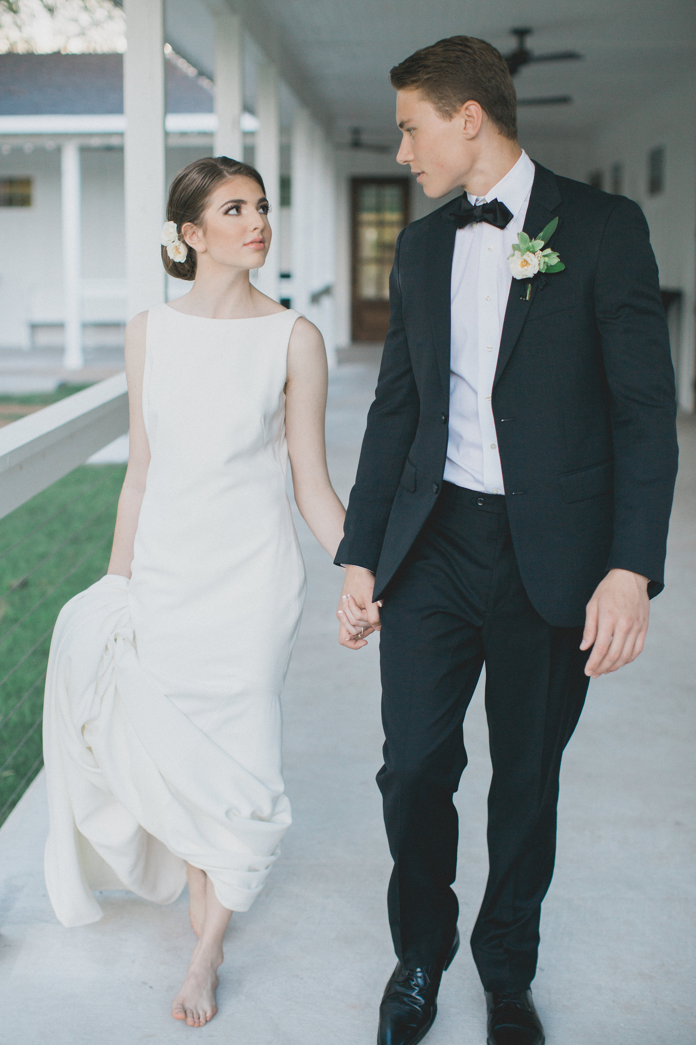 Southern Summer Wedding | Southern Summer White Barn Wedding in Dallas, TX
