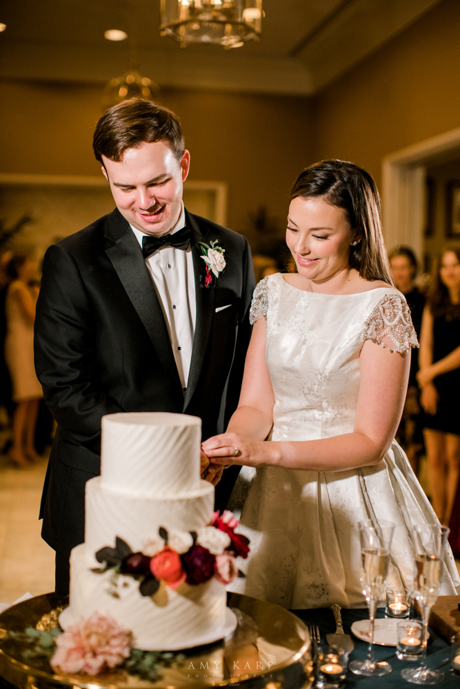 Fall Wedding Cake with Maroon Flowers | Fall Vintage Wedding Design