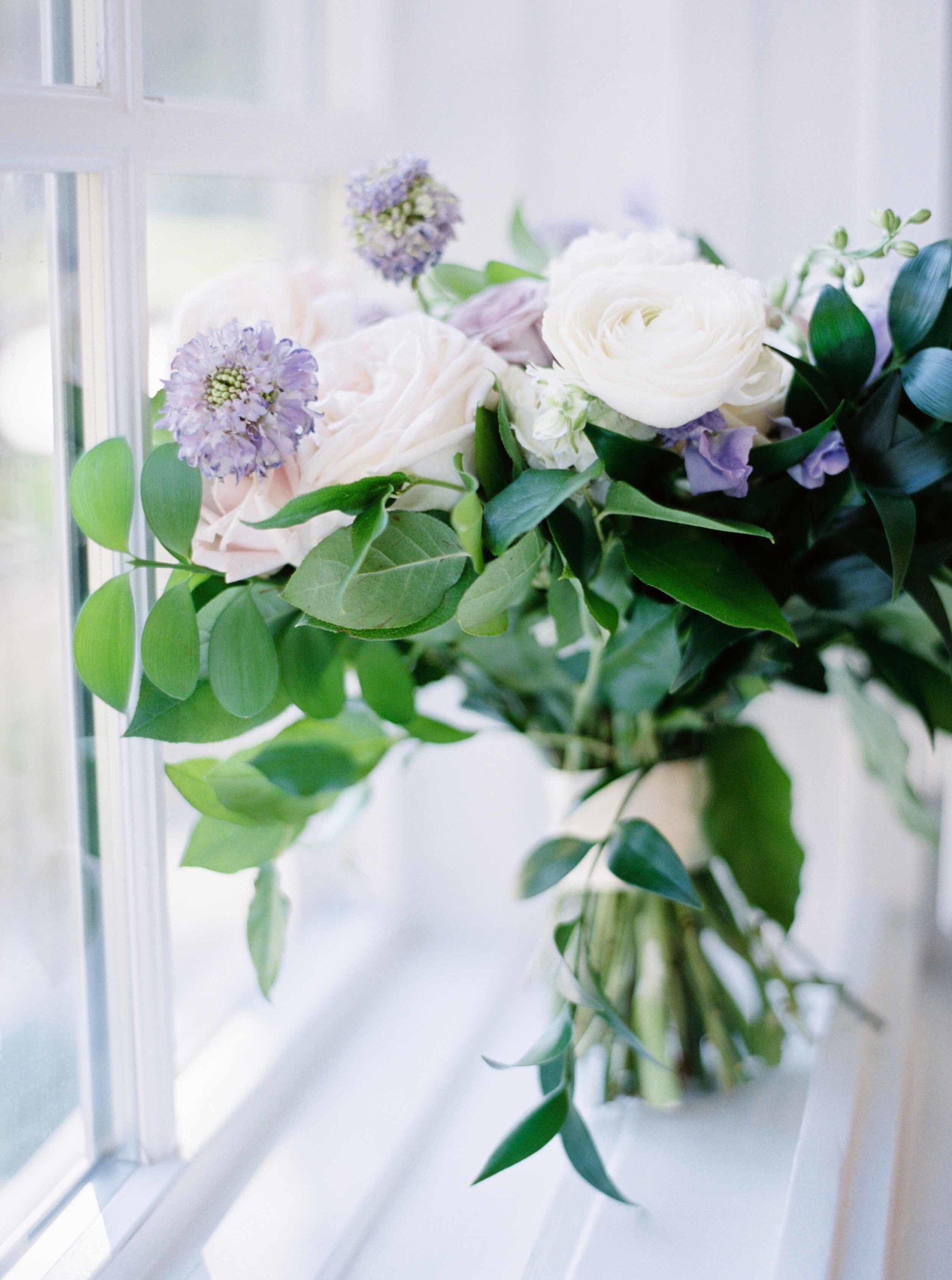 lavender and ivory summer wedding bouquet