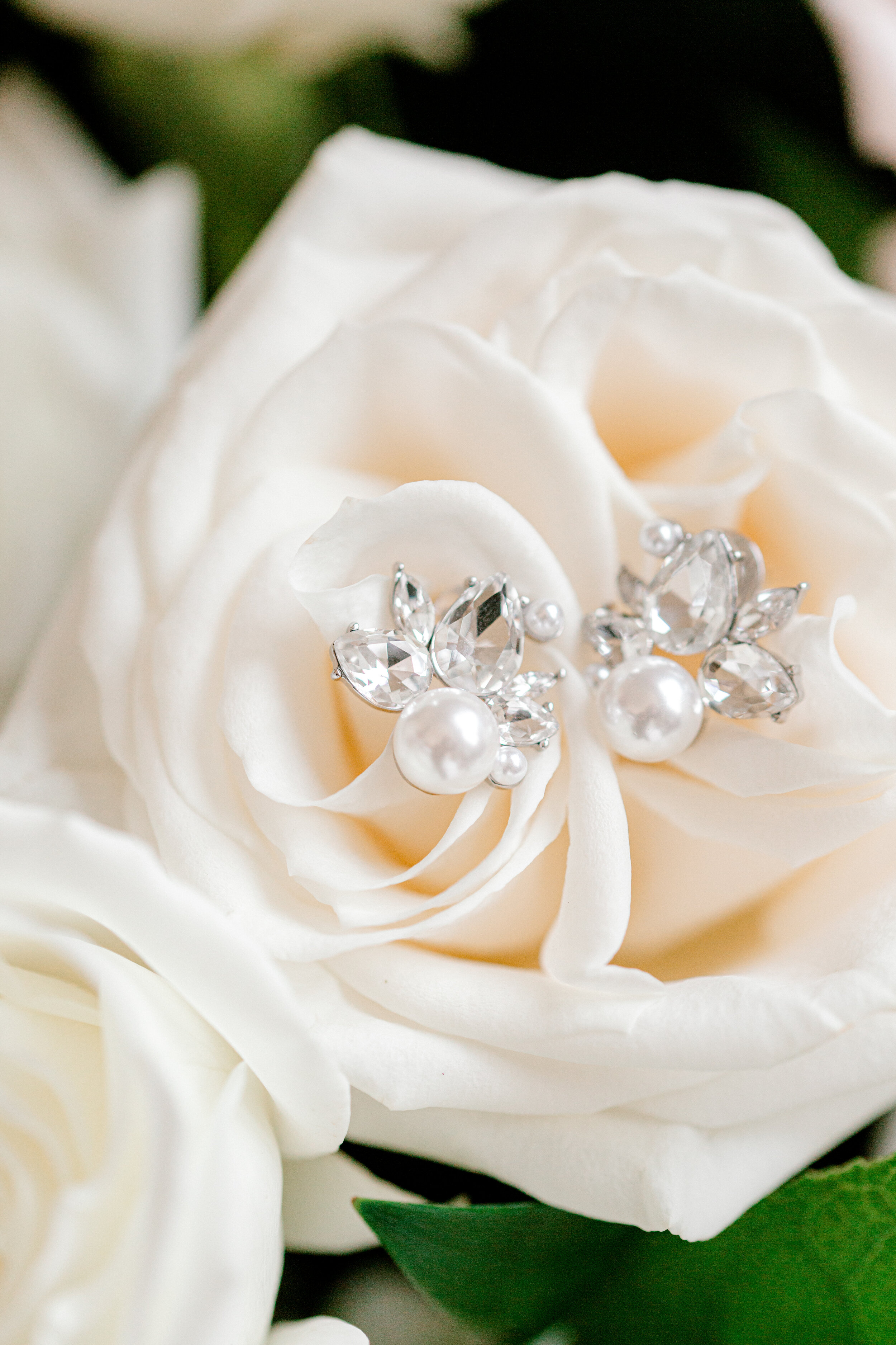 wedding day jewelry pearl earrings.jpg