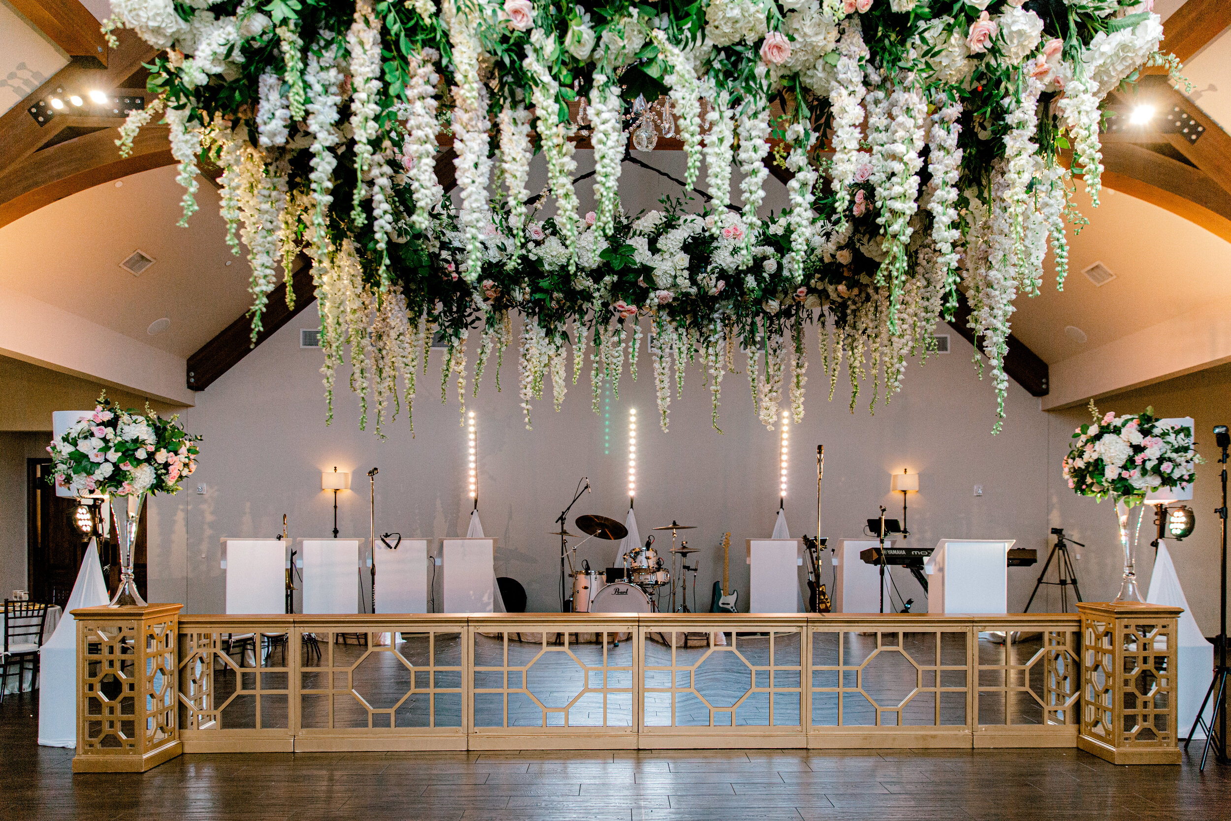 wedding reception floral halo design.jpg