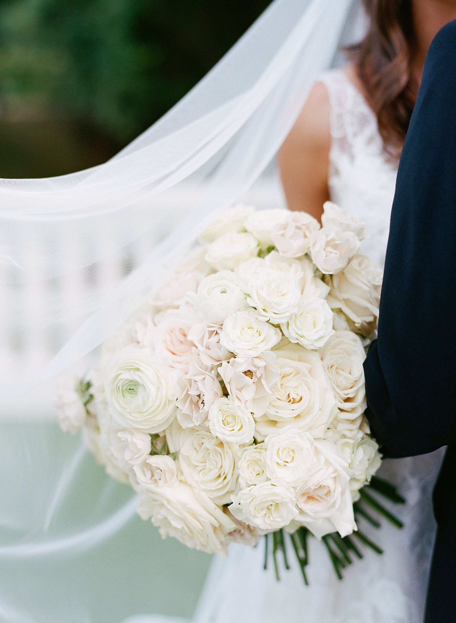 classic elegant all white bridal bouquet