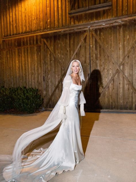 Erin Foster Danielle Frankel Wedding dress 2023 wedding trend