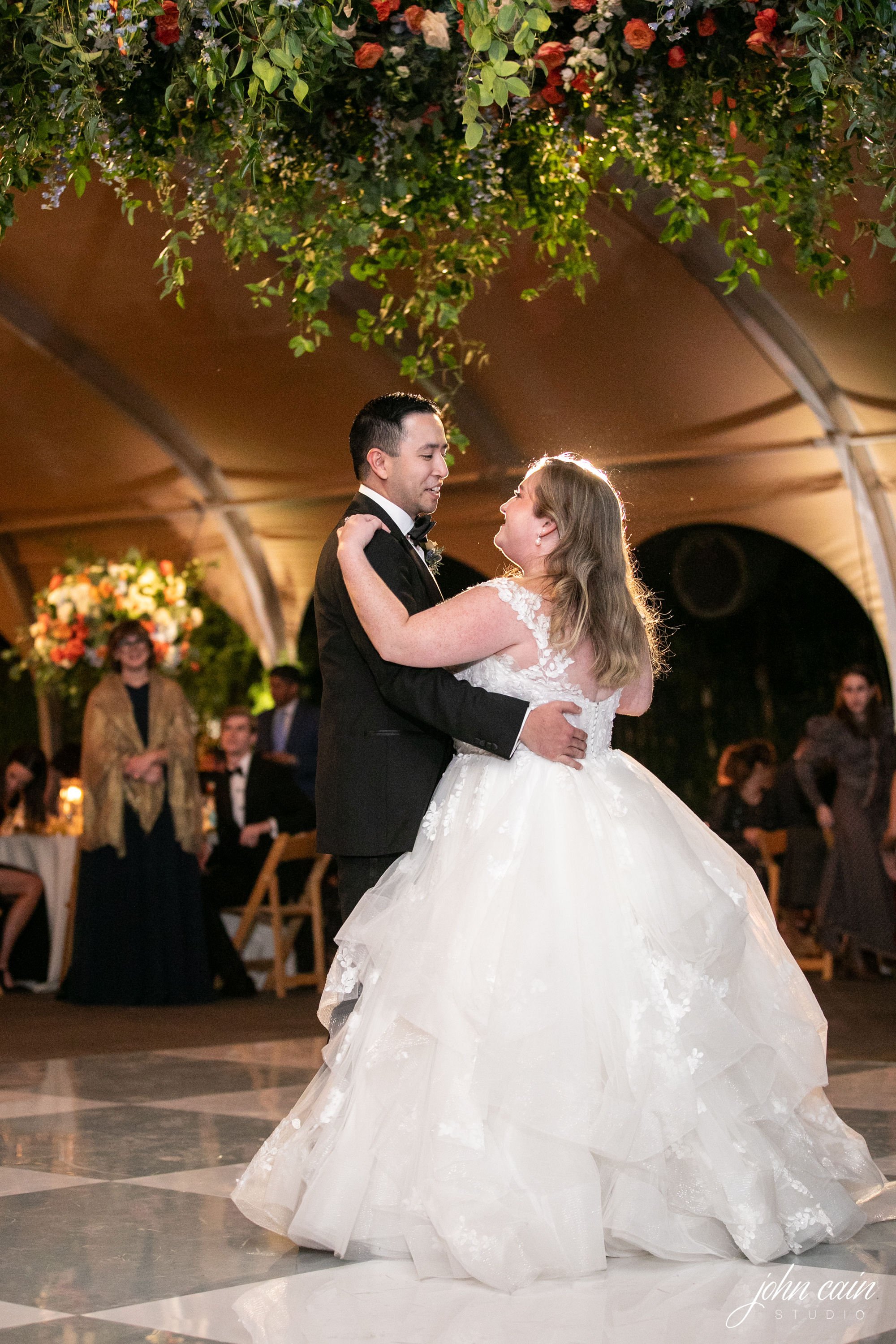 bride and groom first dance fort worth zoo wedding