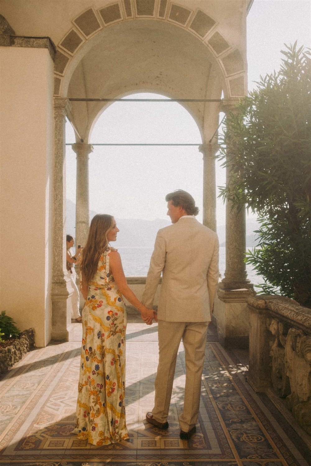 engagement session in lake como italy