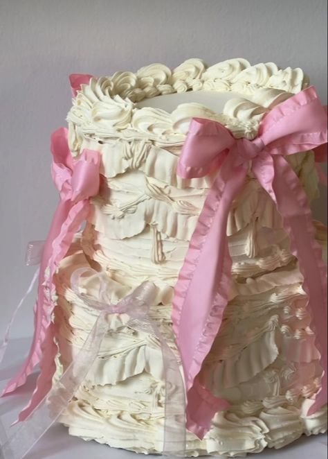coquette wedding aesthetic vintage buttercream wedding cake 2024