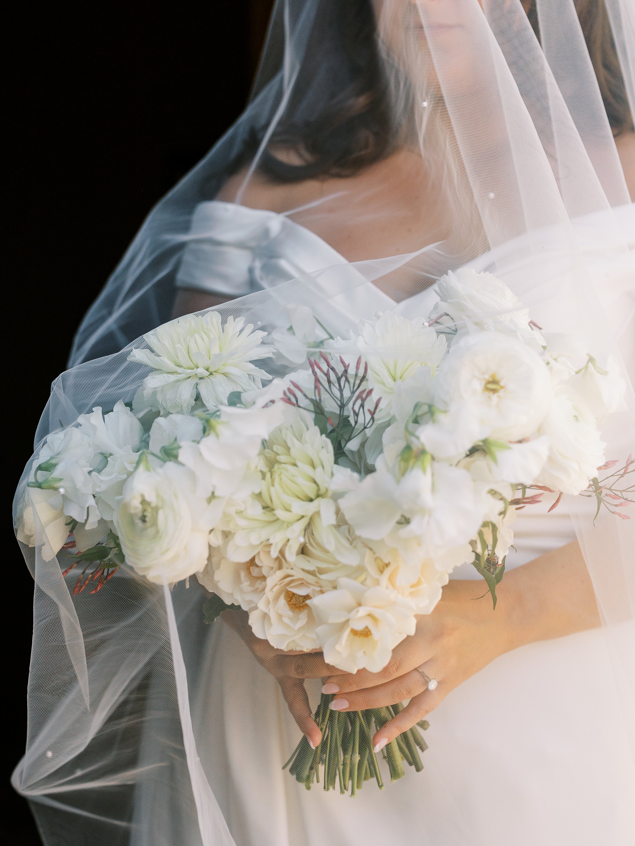 organic white modern bridal bouquet
