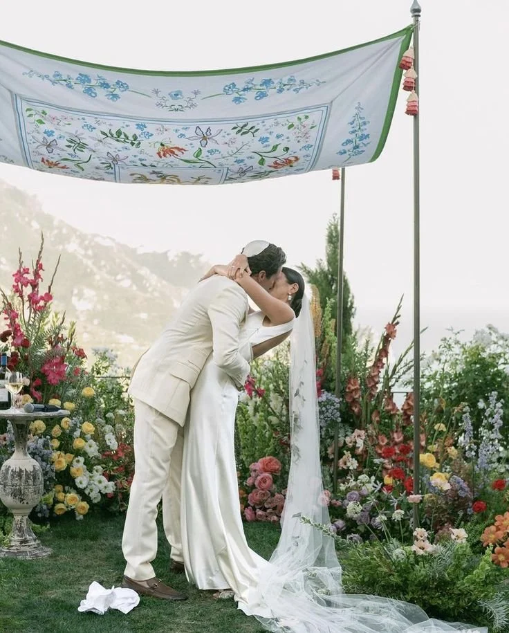 wedding floral trends chuppah 2025 wedding