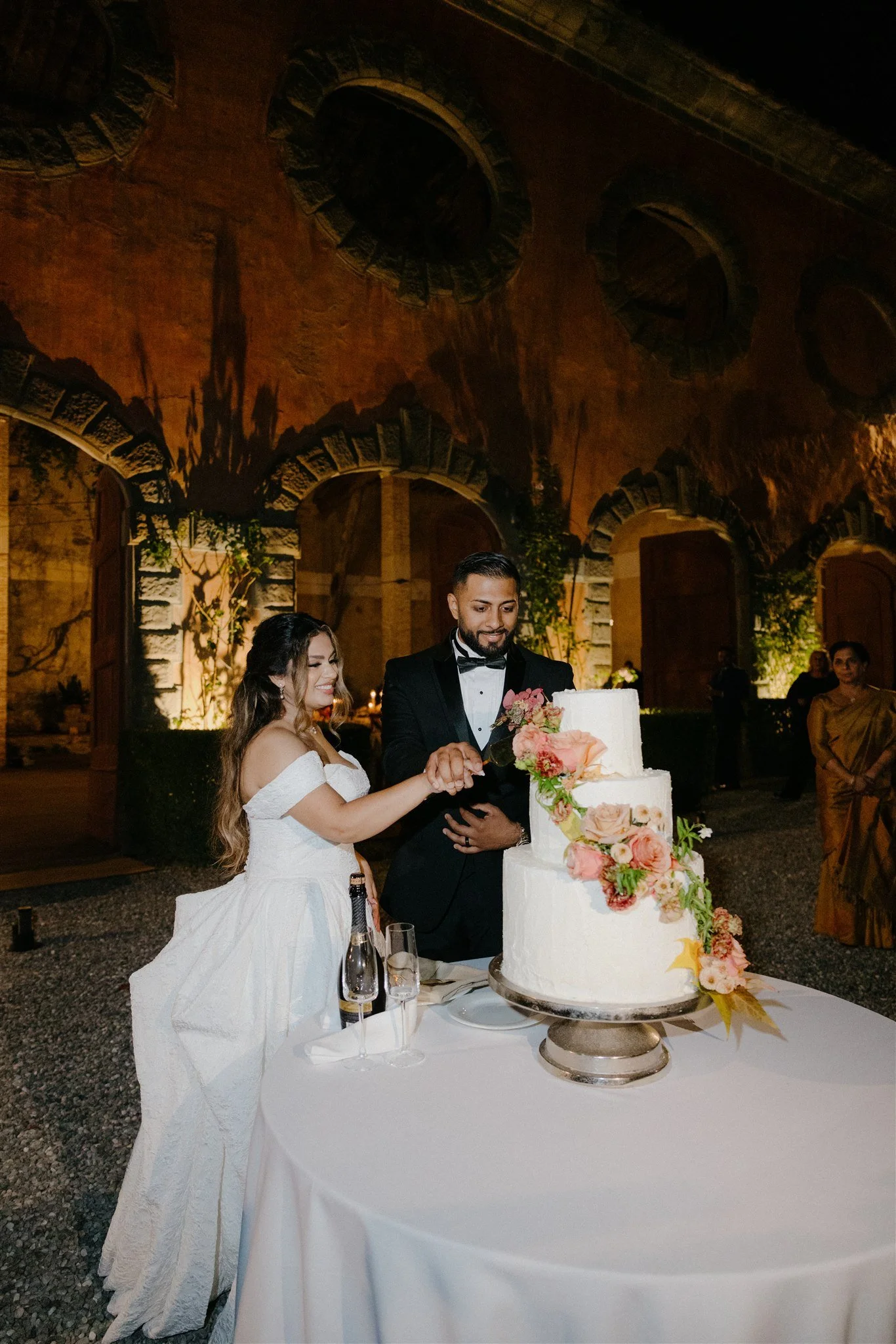 villa grabau italian wedding cake cutting