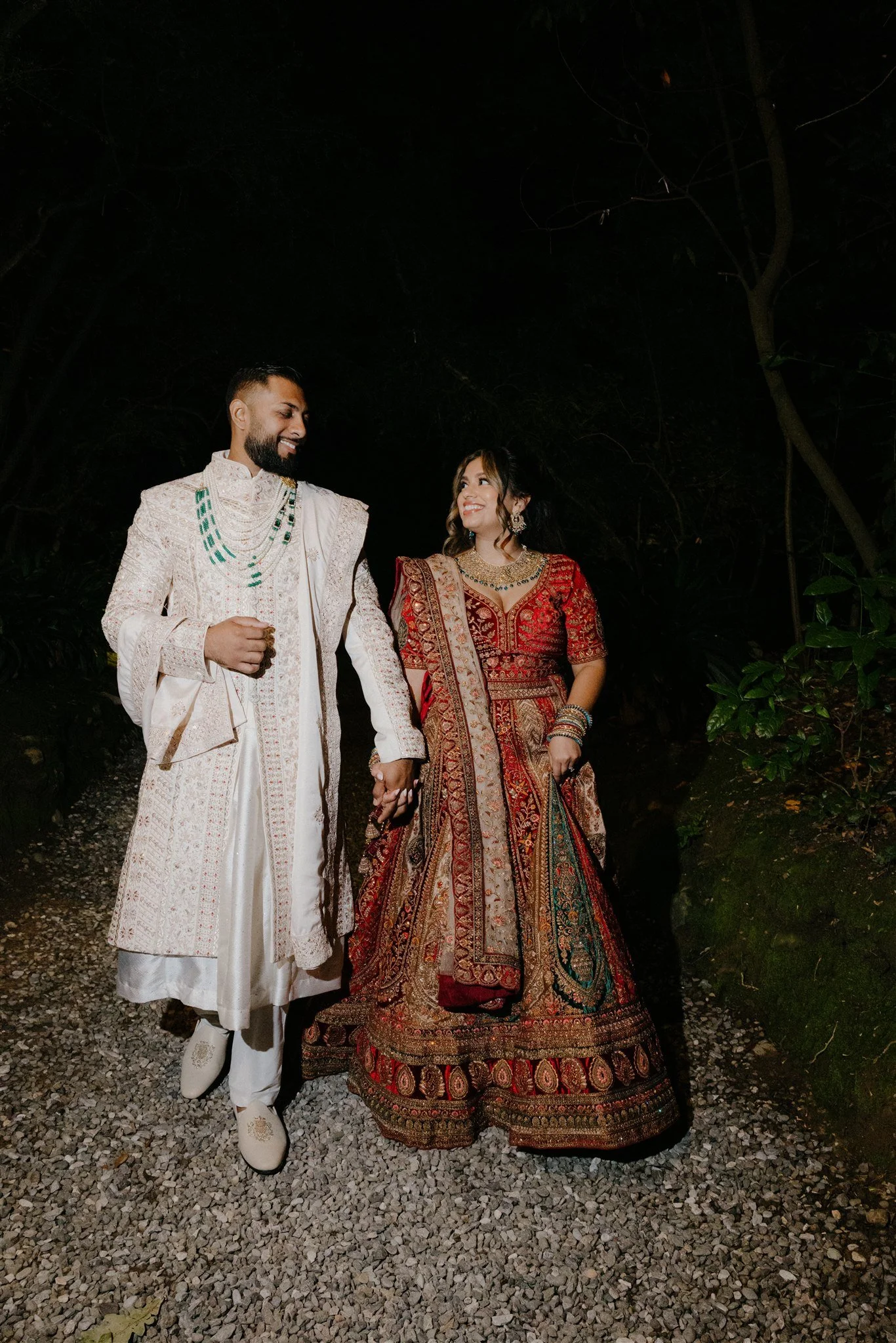bride and groom indian outfits tuscany wedding