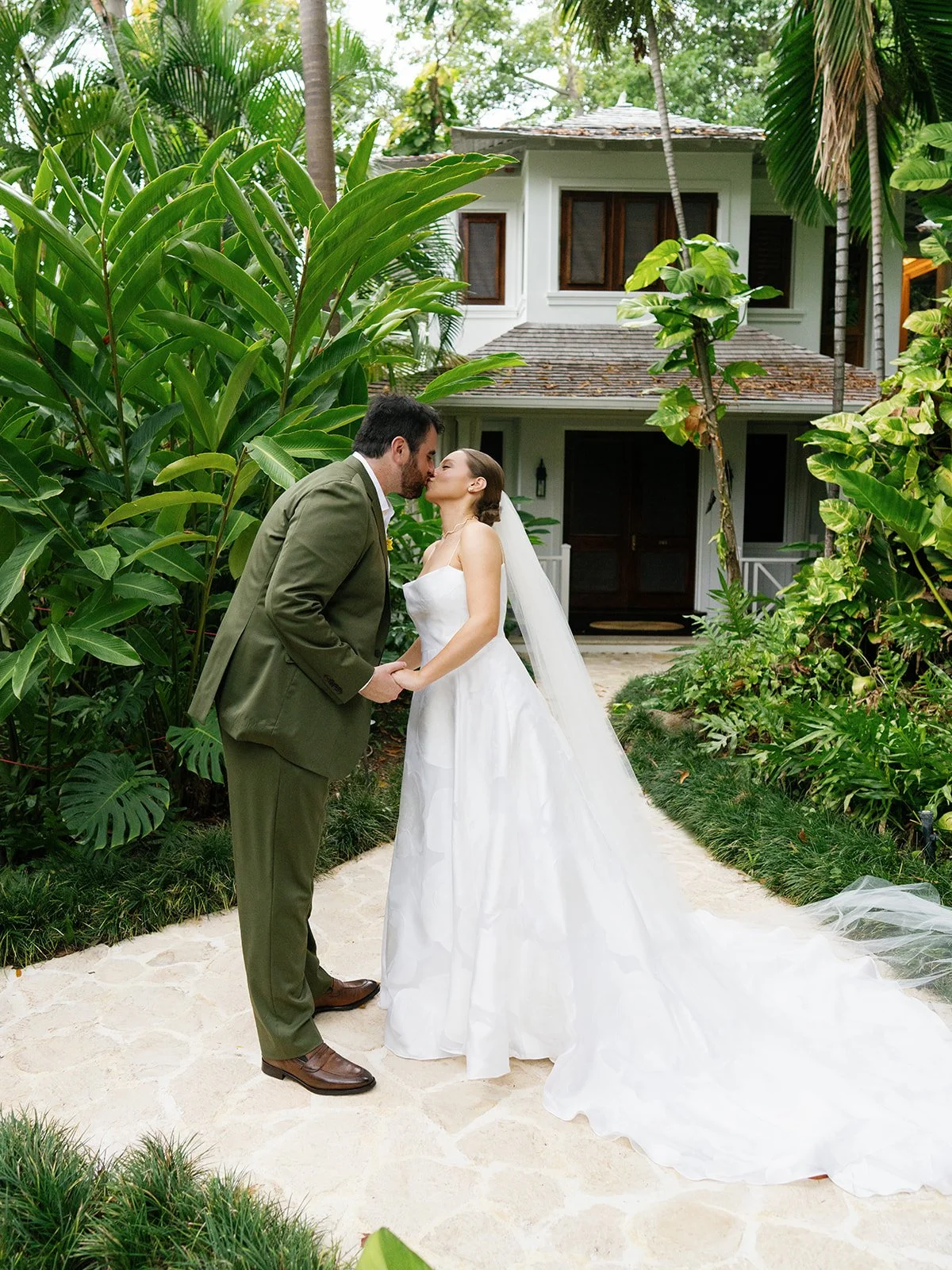 round hill wedding first look