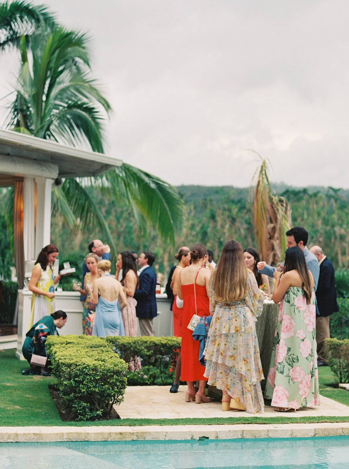 round hill wedding cocktail hour villa 20