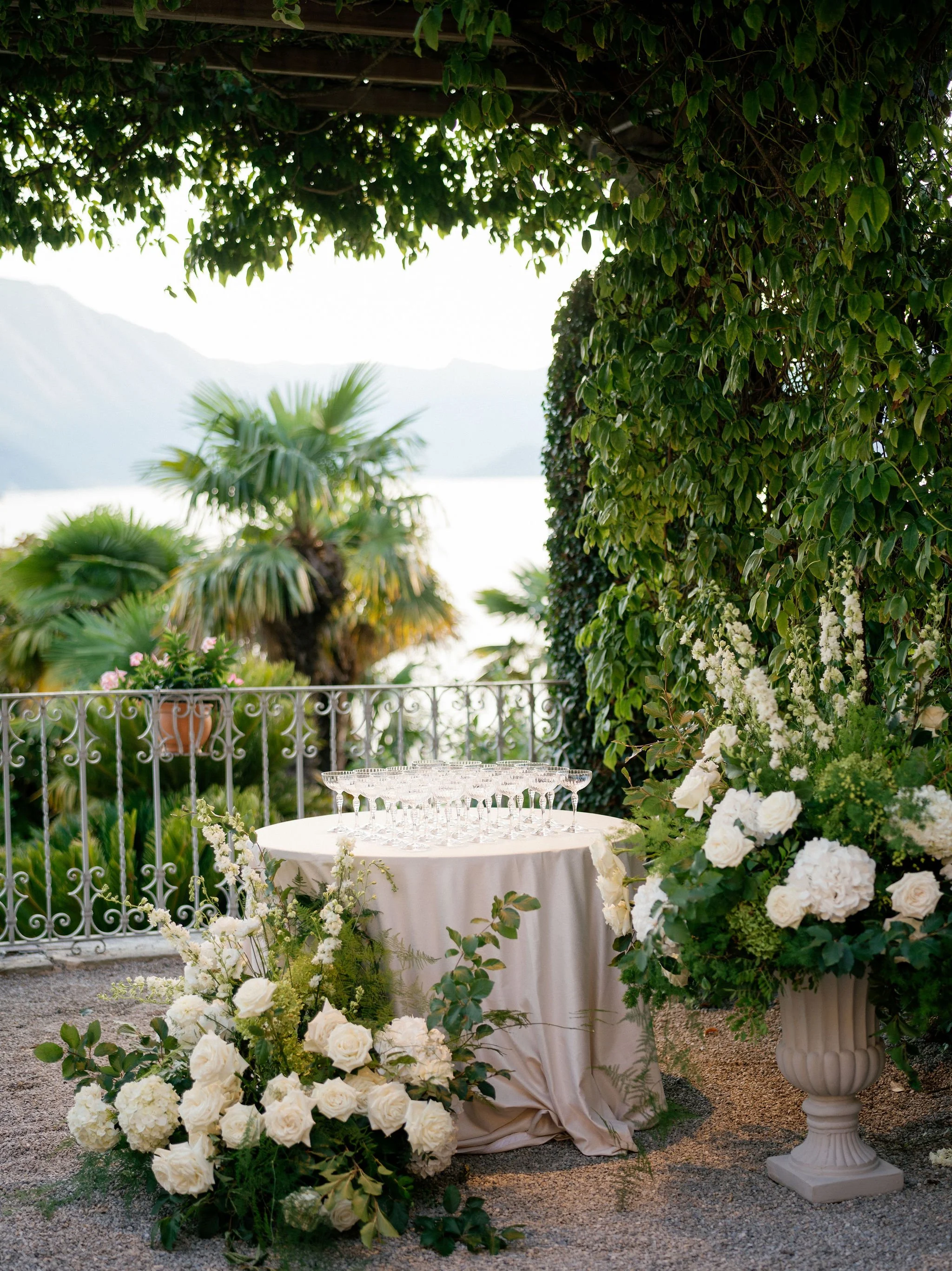 05.09.26TeaserKelly&Dimitris,VillaCipressi,ComobyKonstantynZakhariyphoto-102.jpg