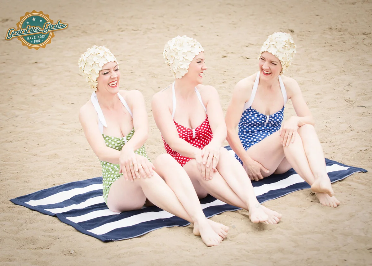 grinkie-pinup-party-sisters-beach.jpg