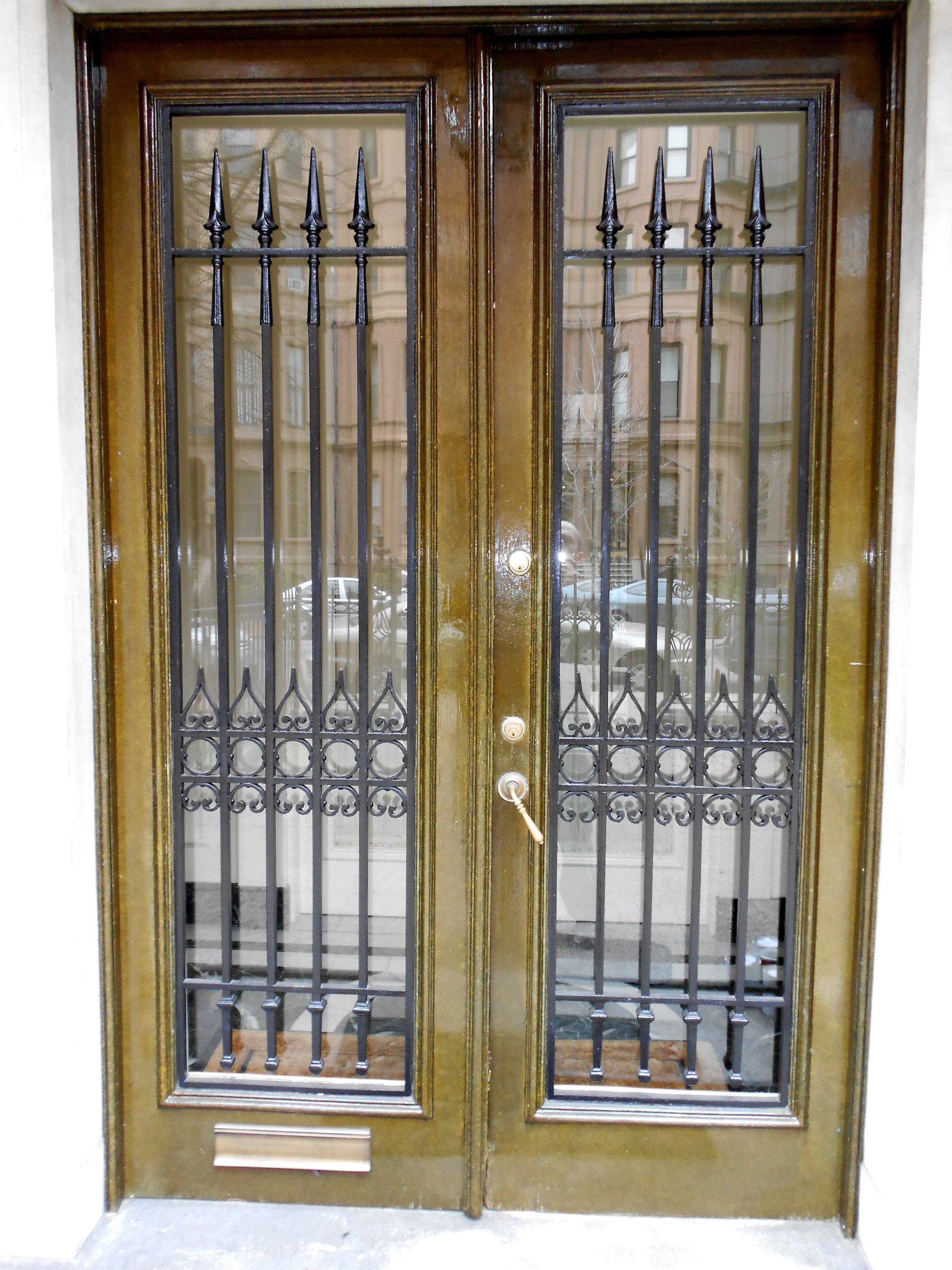  Bill used a stipple glaze technique on the front doors to restore the finish on these sun-bleached doors. 