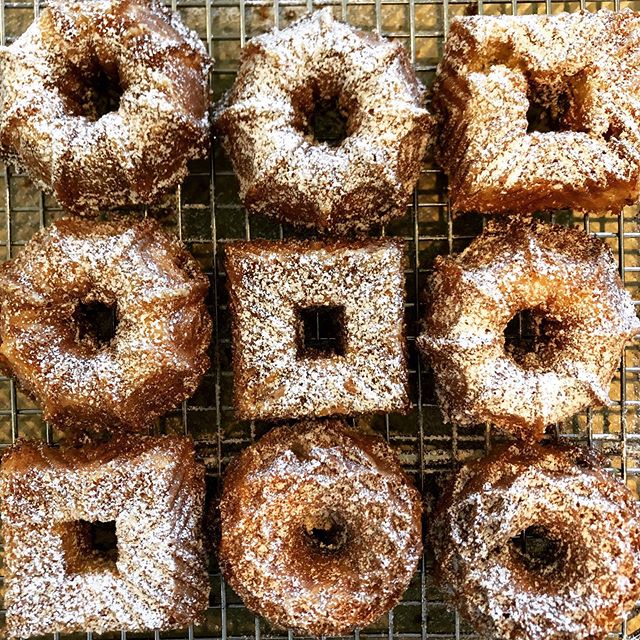 Rosh Hashanah and Yom Kippur are just a few weeks away!!! Place your orders now for some Hamotzi sweets and treats - including these mini bundt cakes, traditional honey cake, apple crisps, and more! Delivery on Sunday Sept. 29th and Tuesday Oct. 8th.
