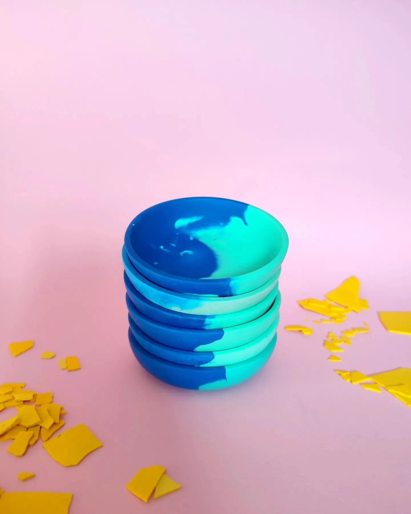 Our Colour Clash Trinket Dishes are the perfect little pressie for someone who is constantly losing their keys...anyone have someone who does this on a regular basis??! Joe just might be guilty of this one 🙈
.
.
.
#heybulldogdesign #allthecolours #t