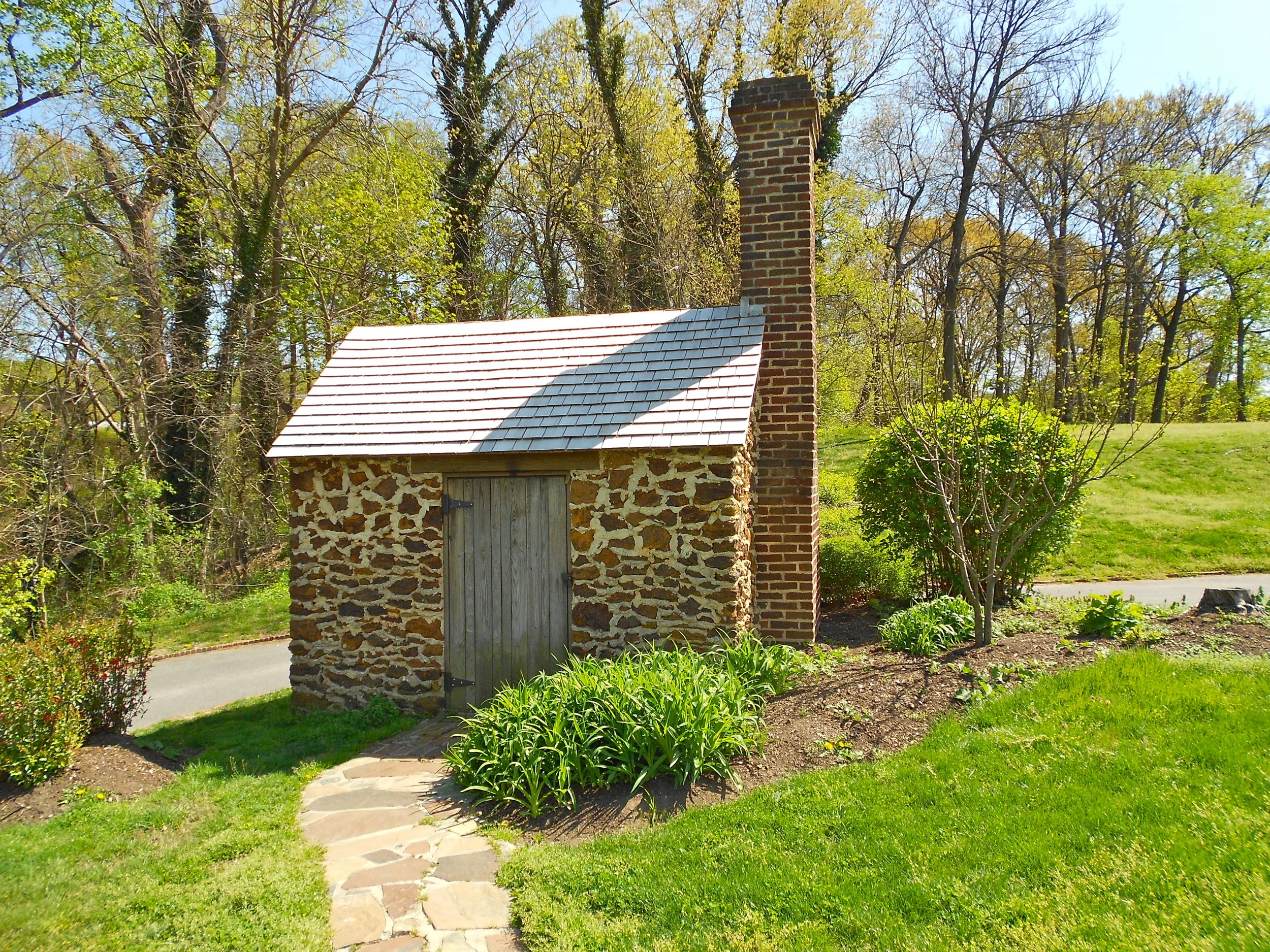 The reconstructed Growlery at Cedar Hill