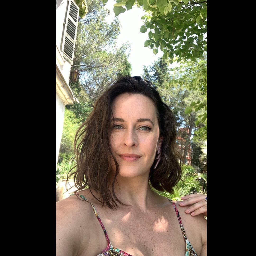 Riviera Jenna&rsquo;s annual garden selfie, waiting for the ros&eacute; to start flowing.