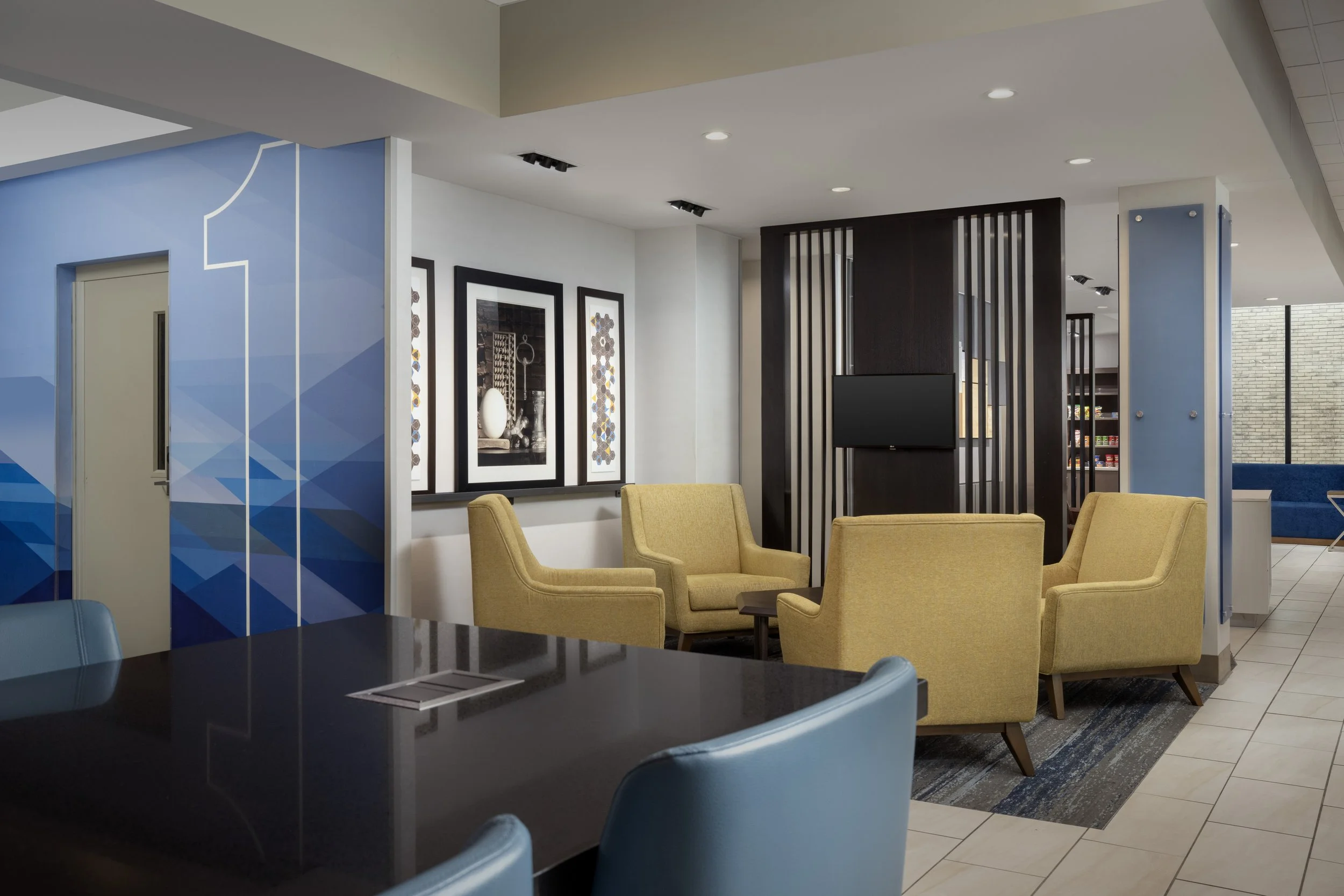 PEACHTREE_PA_PITTSBURGH_NORTHSHORE_HIE_LOBBY_SEATING_002.jpg
