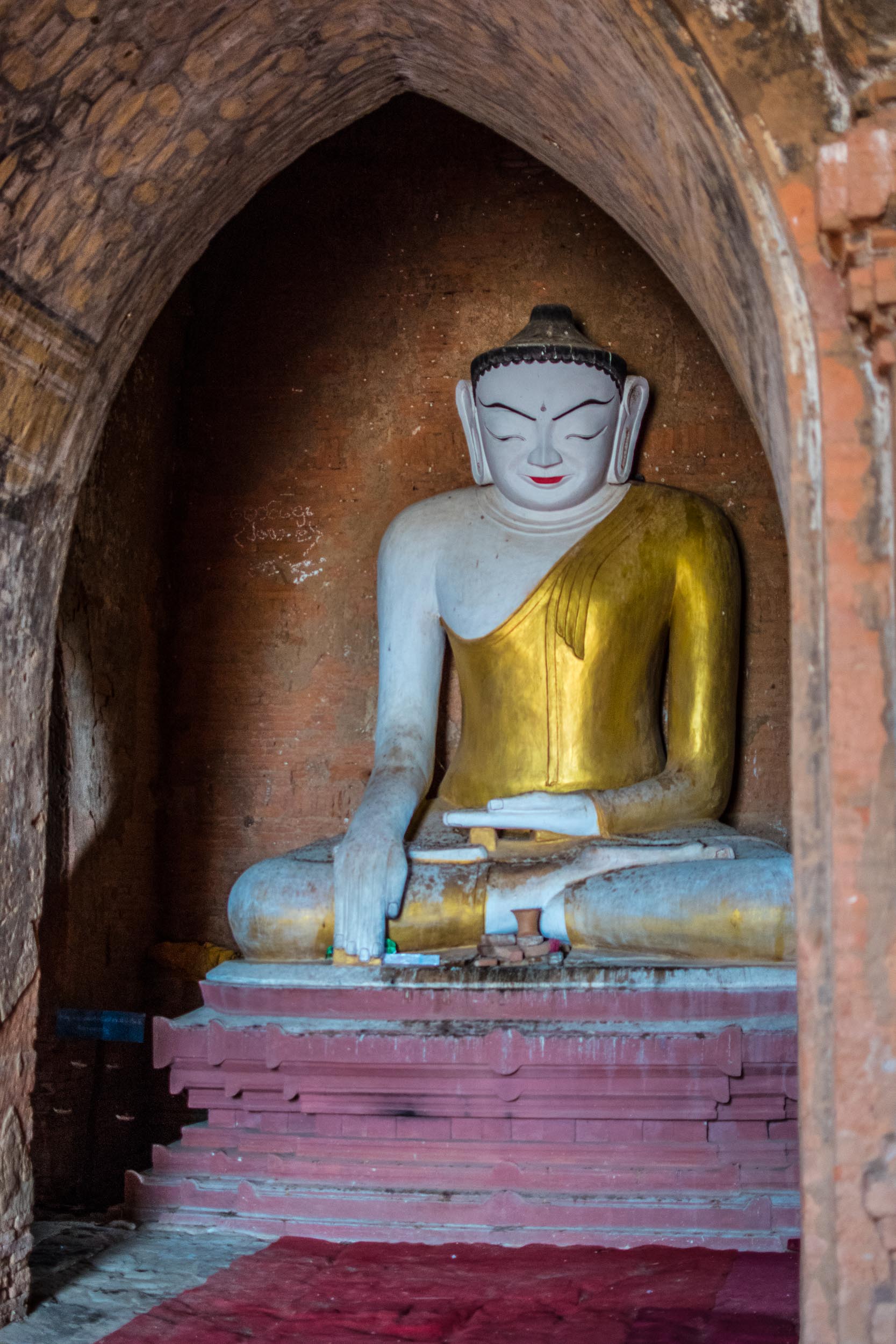Inside Thitsarwadi Temple