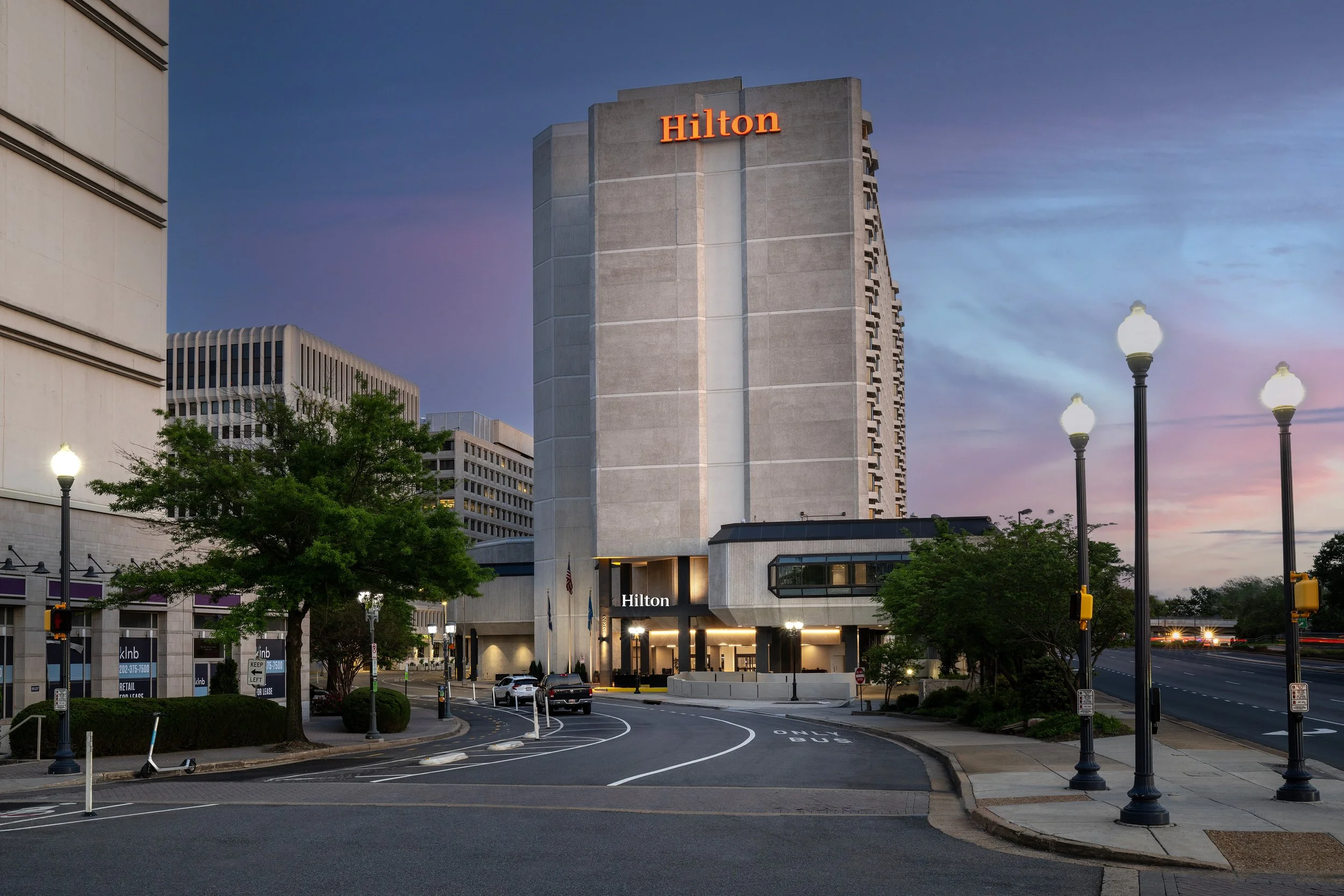 DCANAHF_VA_ARLINGTON_HILTON_EXT_DUSK_FRONTENT.jpg